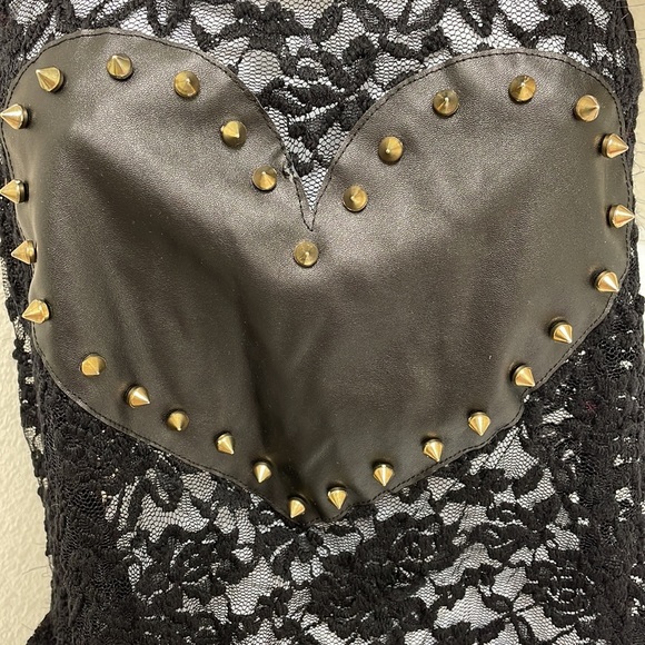 Black lace tank with a heart - Picture 2 of 6